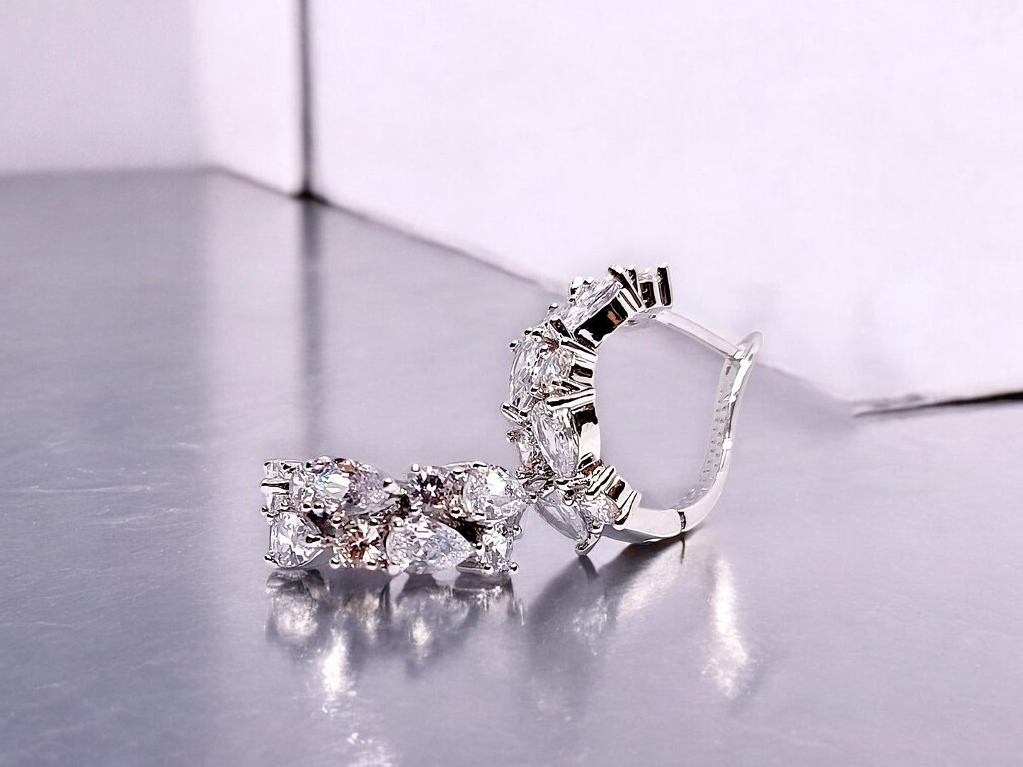 Orecchini cerchi bianchi