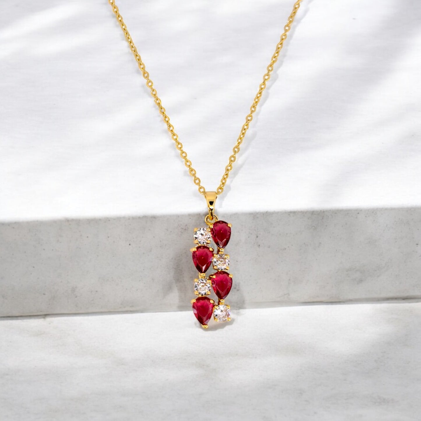Collana con cristalli rosso chiari