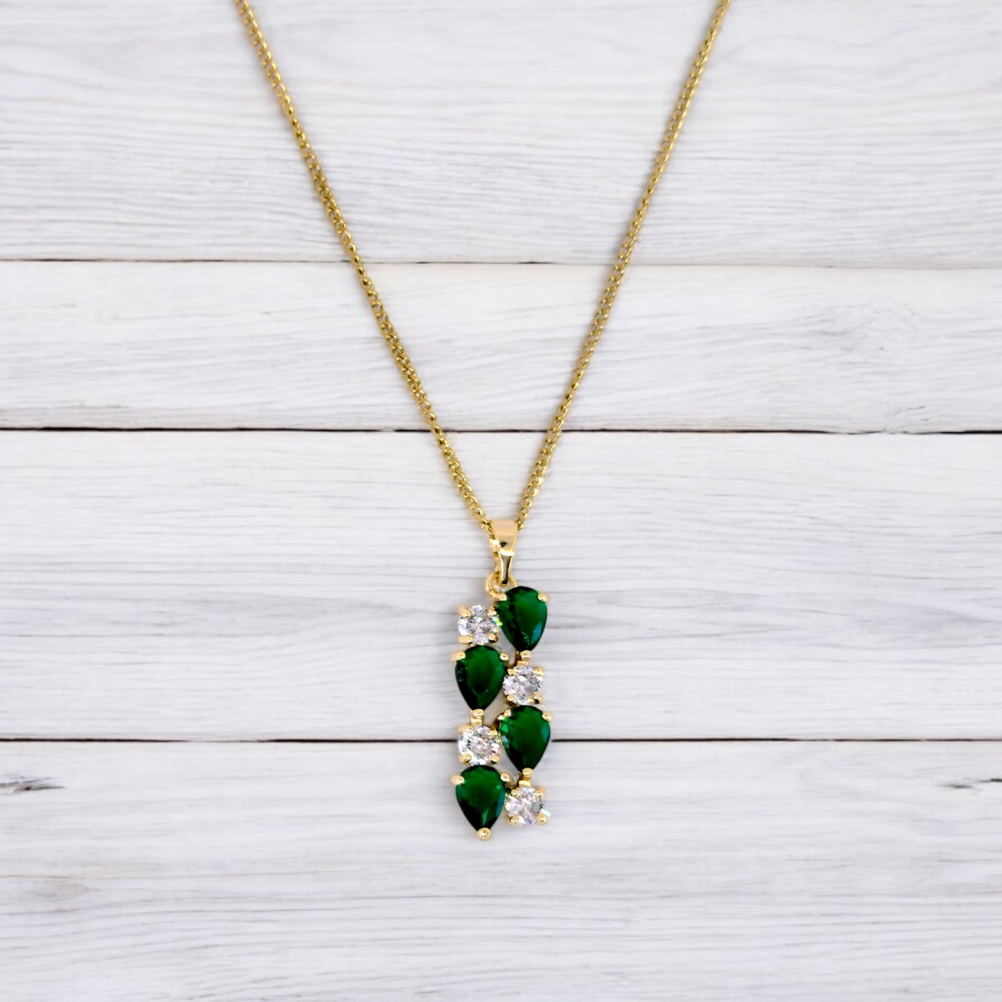 Collana con cristalli verdi