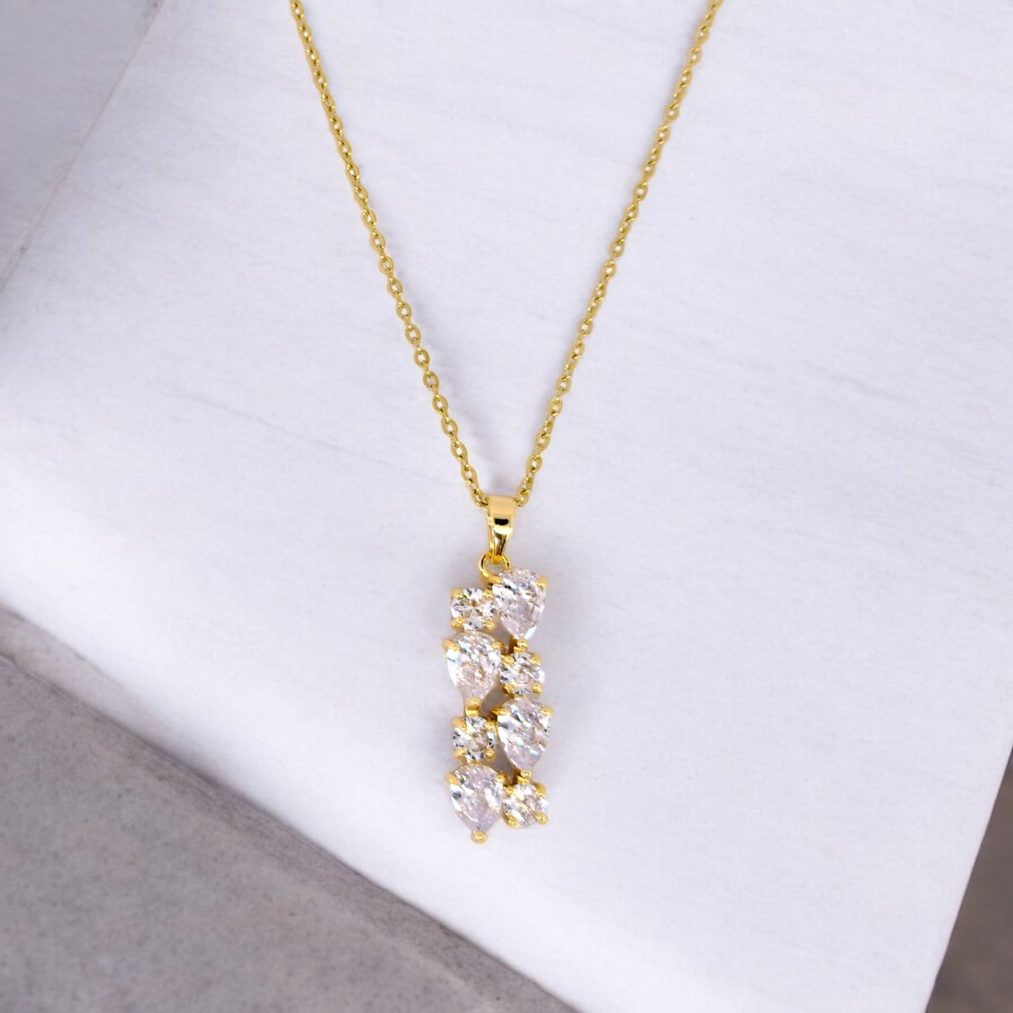 Collana con cristalli bianchi