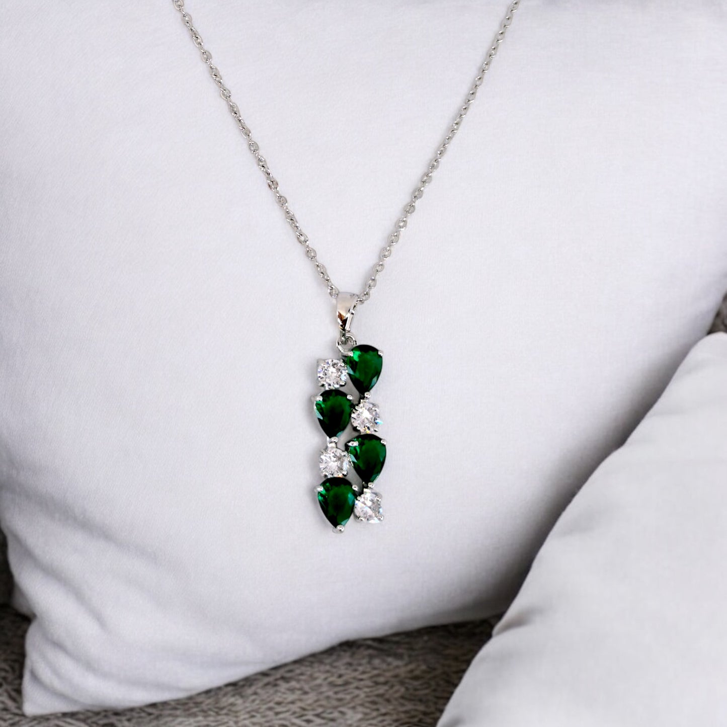 Collana con cristalli verdi