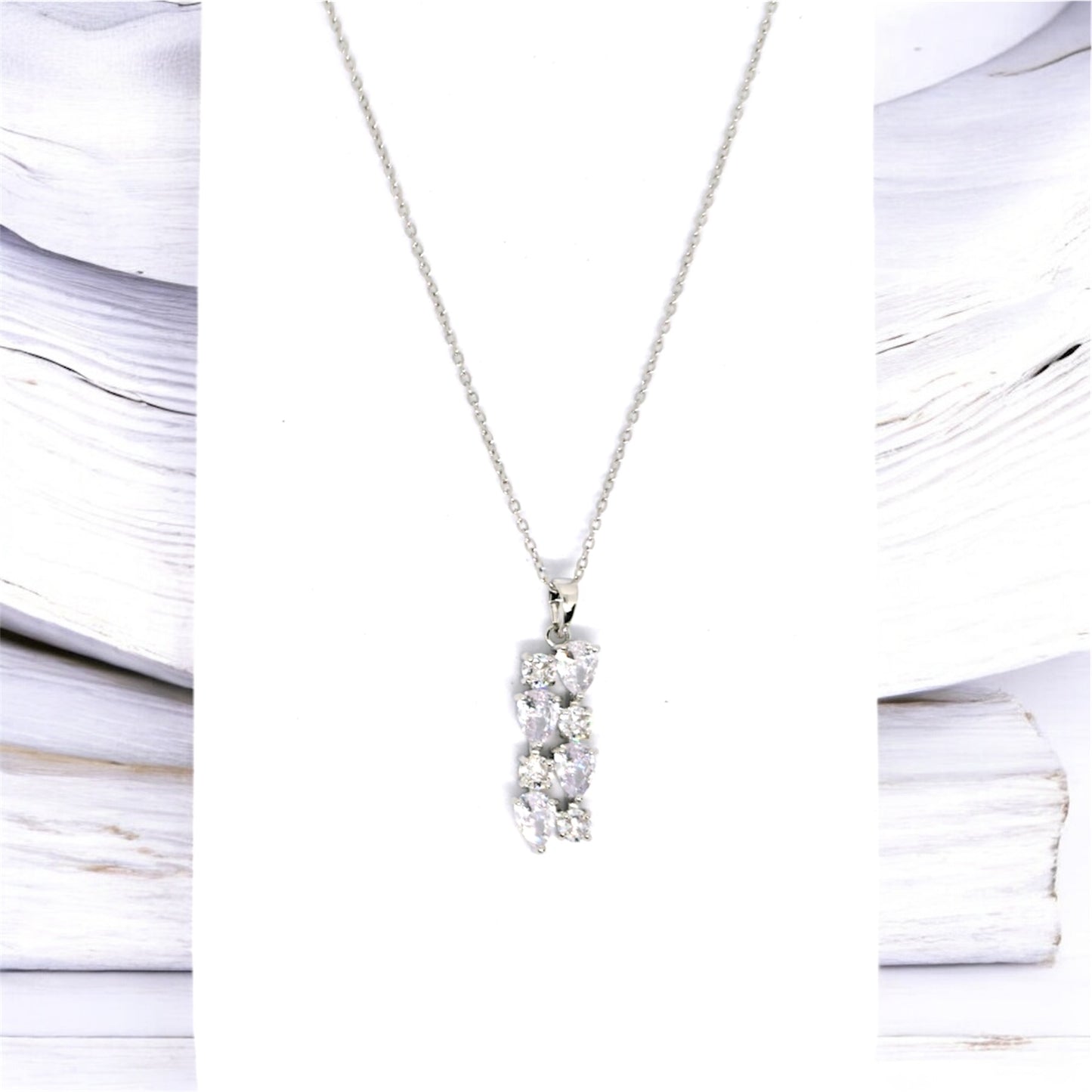 Collana con cristalli bianchi