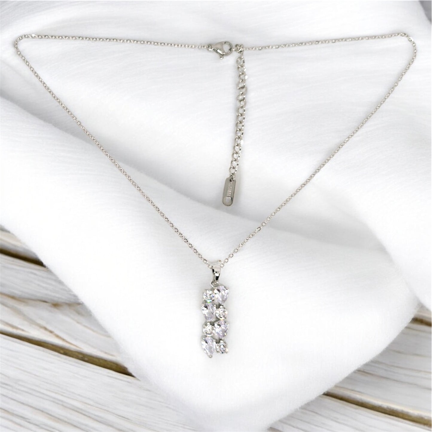 Collana con cristalli bianchi