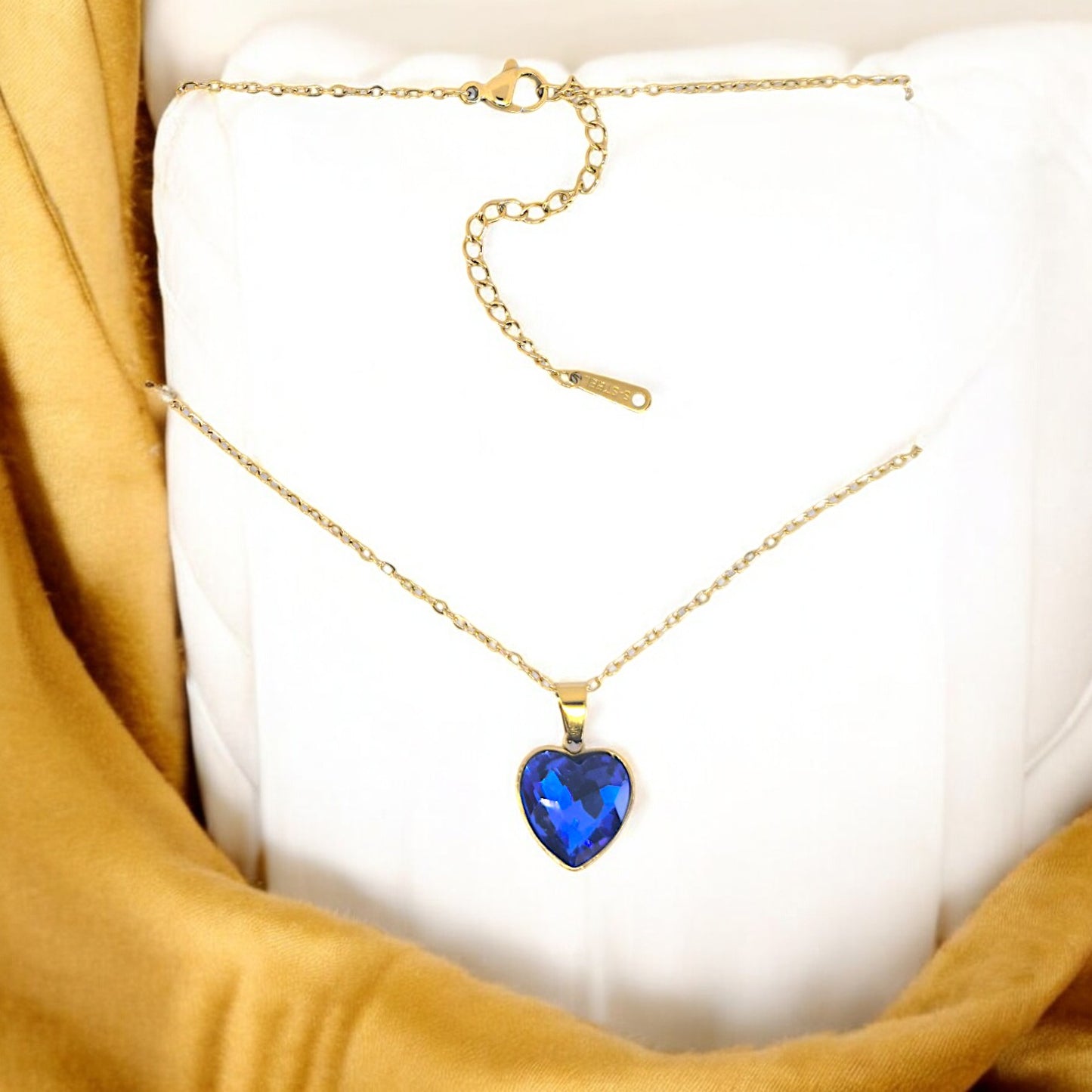 Collana cuore blu