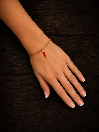 Bracciale intrecciato con corno rosso