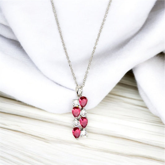 Collana con cristalli rosso chiari